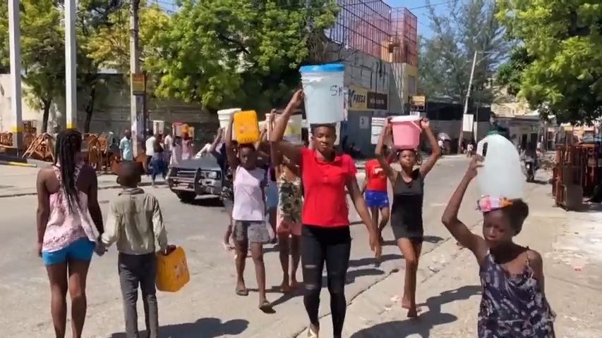 Kvůli protestům chybí pitná voda. Na Haiti se začala šířit cholera